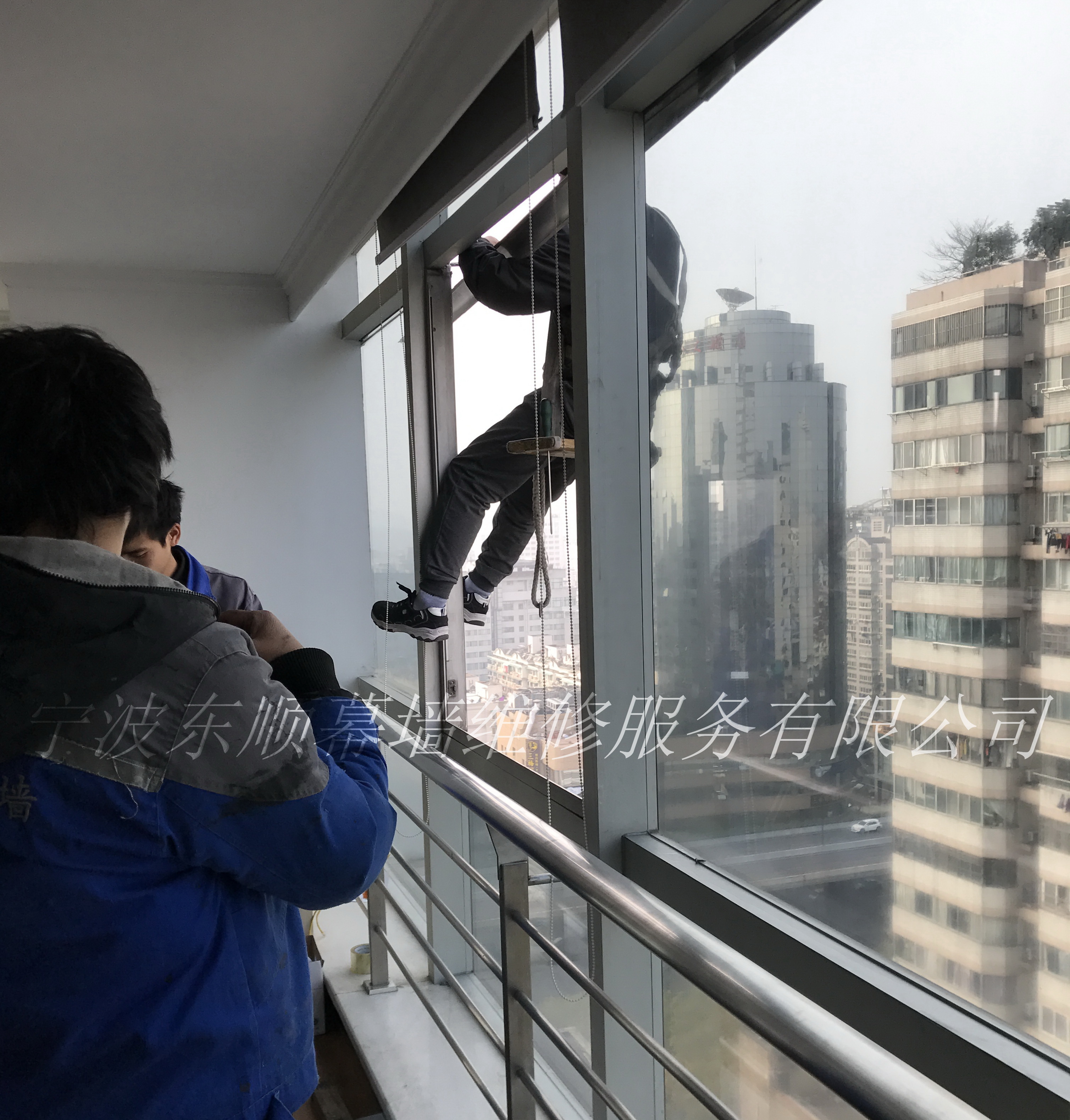 玻璃幕墙开窗